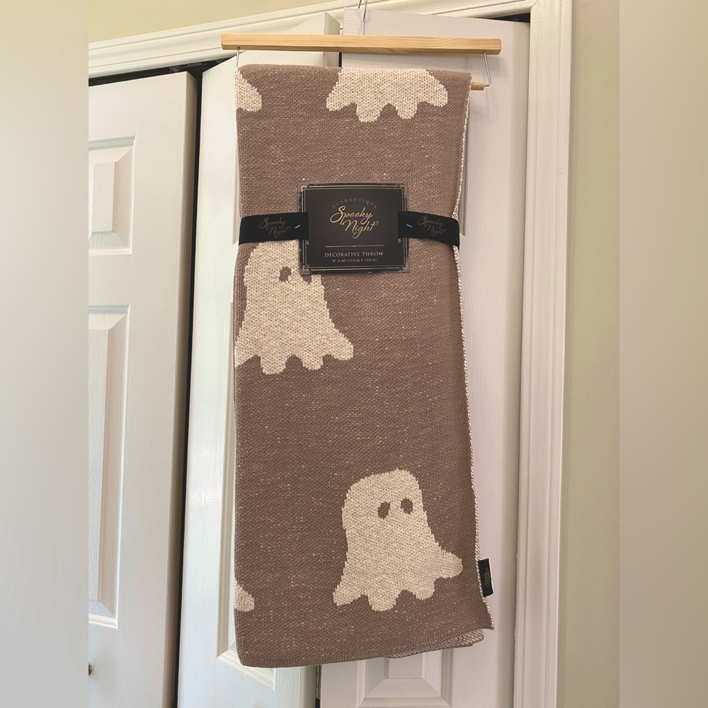 Authentique Spooky Night Decorative Throw